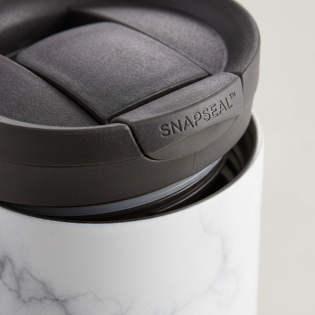 A close-up and highly detailed view of the Contigo Huron 2.0 Couture cup's precise SnapSeal lid mechanism.